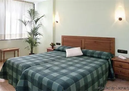 Hotel Holastays La 3*