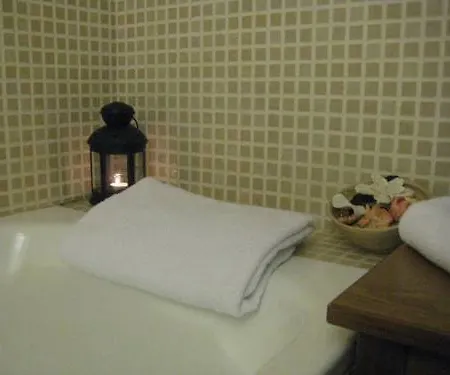 Holastays La Hotel 3*